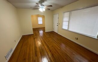 3 beds, 1 bath, $900