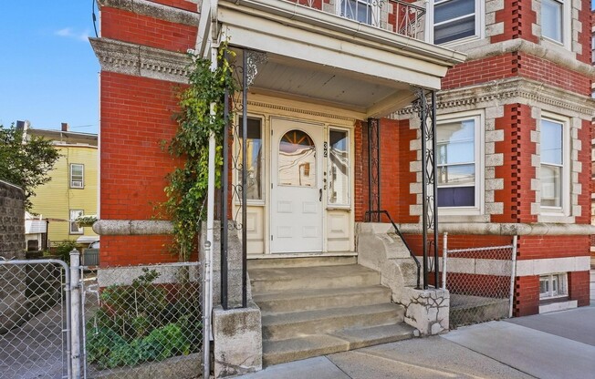 32 ASHLEY ST