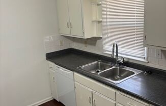 1 bed, 1 bath, 728 sqft, $800, Unit 623 N Pleasant St