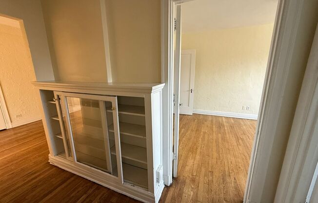 2 beds, 2 baths, 1,303 sqft, $2,200, Unit New King Edward  401