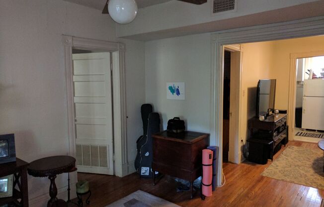 2 beds, 1 bath, $1,395