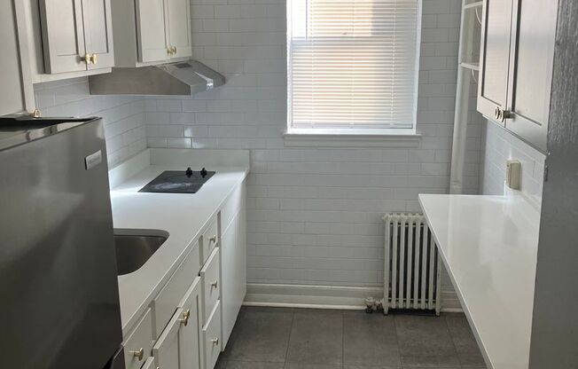 2 beds, 1 bath, $1,950, Unit 133