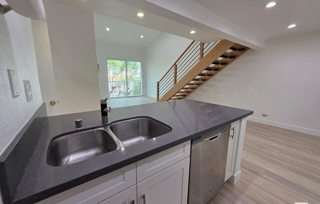 2 beds, 1 bath, 980 sqft, $3,700, Unit 539