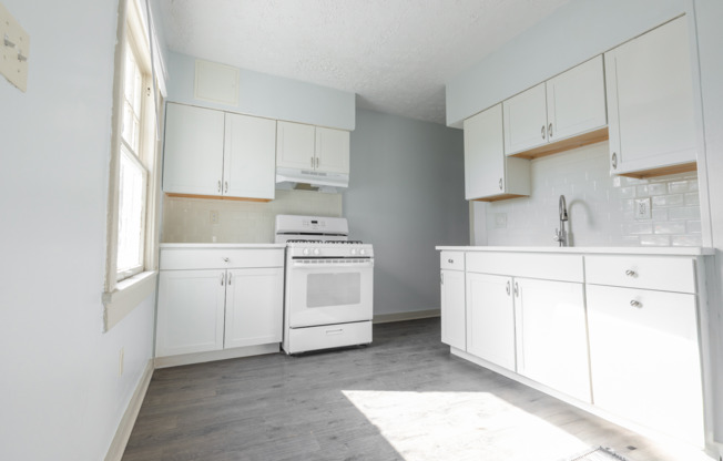 3 beds, 1 bath, 1,204 sqft, $1,425, Unit 1135