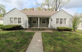 December FREE On This Updated 1 Bedroom 1 Bath Duplex in Navy Hill Area in Olathe