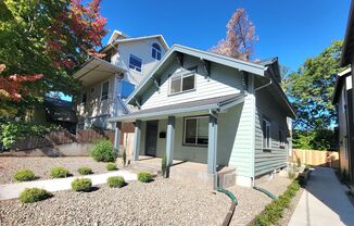 Sellwood Delight: Charming Two-Story 3BD/2B Single-Family Home!