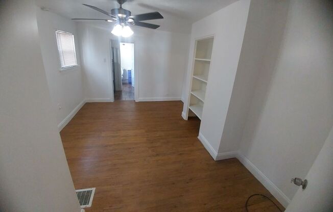 South Side Modern Renovation -- Open Layout, Large Bedrooms, Stainless.A/C.Laundry