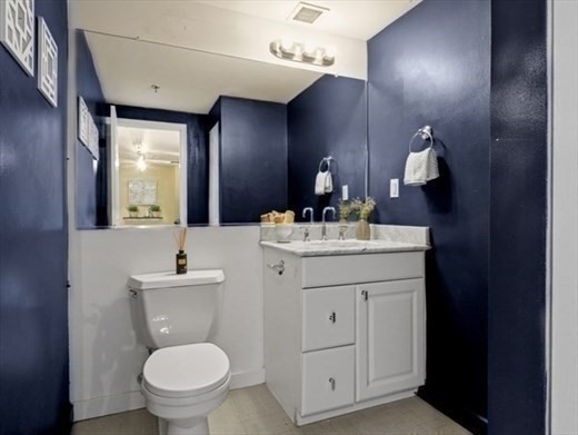2 beds, 1.5 baths, 962 sqft, $3,500, Unit 1004