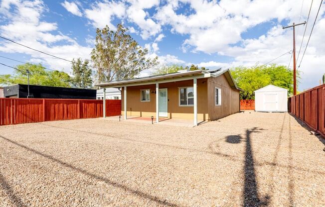2 Bedroom 2 Bathroom CORNER LOT!! SOLAR PANELS!!