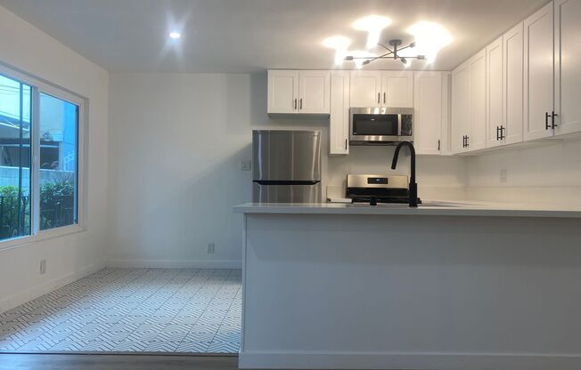 2 beds, 1 bath, $2,476.11