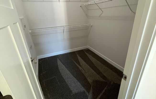 3 beds, 2 baths, 1,092 sqft, $2,095, Unit 1300-301