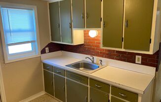 2 beds, 1 bath, 700 sqft, $695