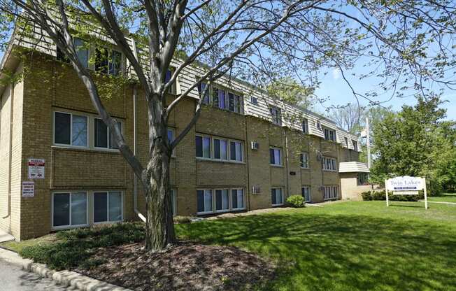 Twin Lakes Apartment Exterior