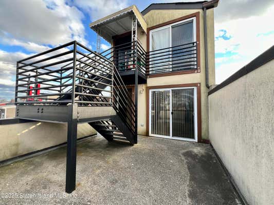 12 MAPLEWOOD PL