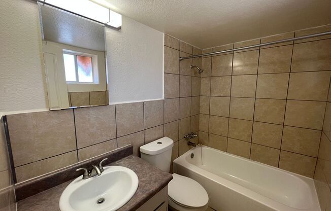 Studio, 1 bath, 400 sqft, $915, Unit 23