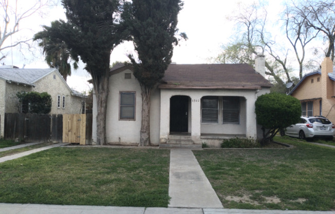 1361 N SAFFORD AVE