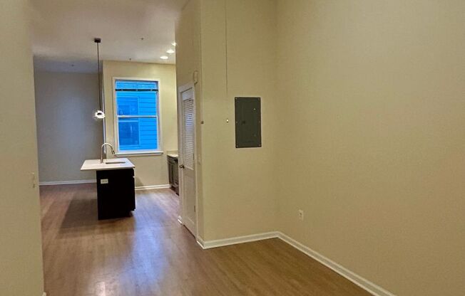 Studio, 1 bath, 653 sqft, $1,099, Unit 407 Unit 203