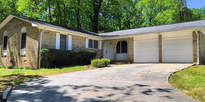 2821 PEBBLE DR