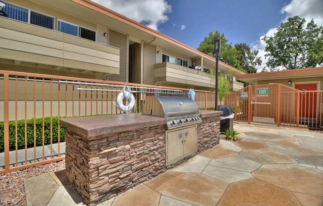 Outdoor Grills at 720 North Apartments, Sunnyvale, CA