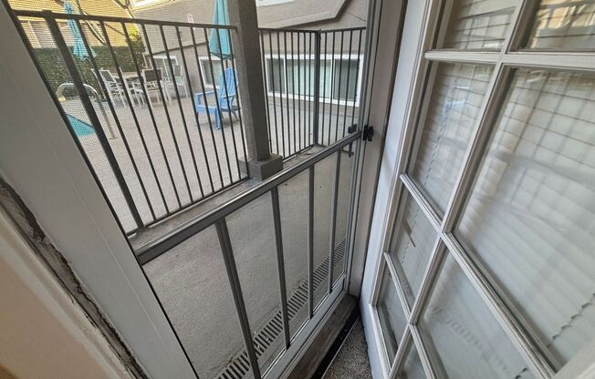 2 beds, 1 bath, 895 sqft, $1,998, Unit 103