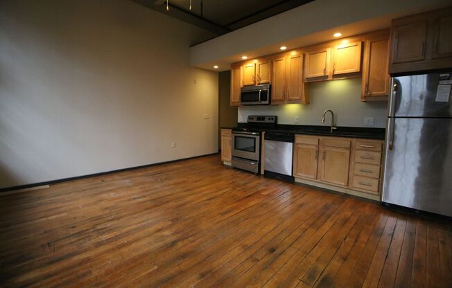 1 bed, 1 bath, 595 sqft, $1,295, Unit APT 106