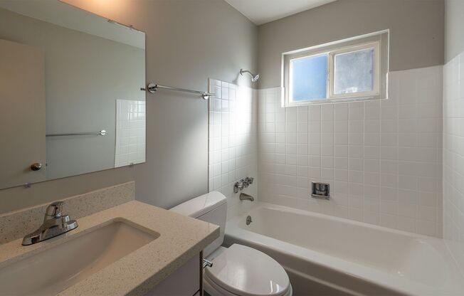 2 beds, 1.5 baths, 800 sqft, $2,445, Unit 303