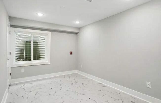 2120 E Berges