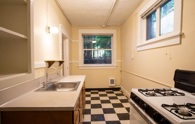 1 bed, 1 bath, $1,145, Unit 15