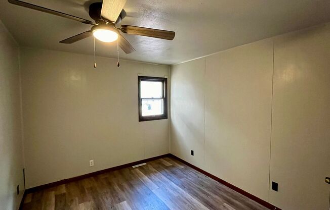 1 bed, 1 bath, 350 sqft, $595, Unit B