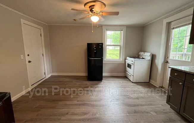 93 W WARWICK AVE