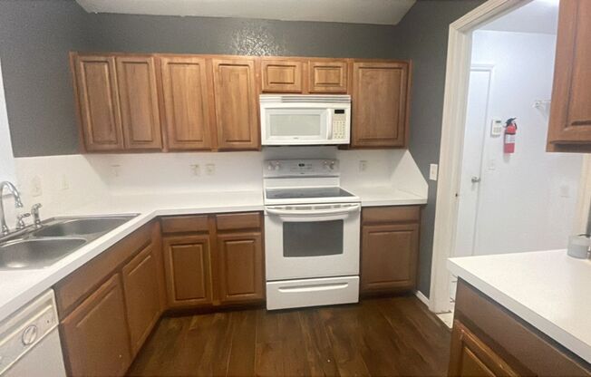 3 beds, 2 baths, $1,450