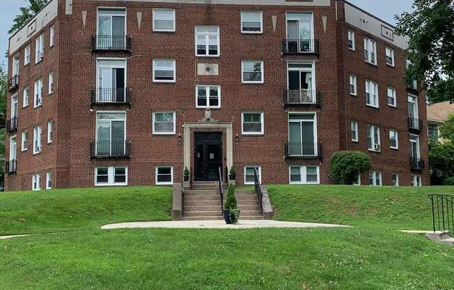 615 E VERNON RD