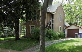 1500 GRAND ST NE