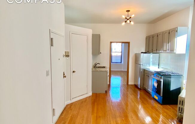 306 E 11 ST