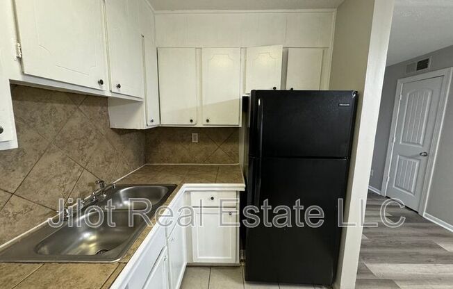2711 Fairlee Drive Unit C3