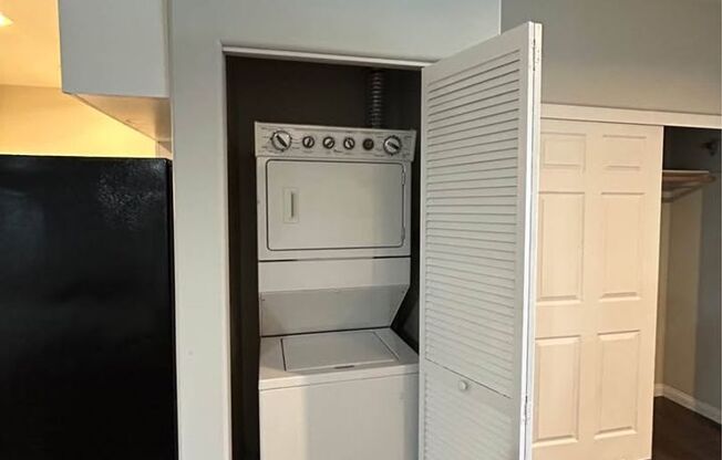 3 beds, 2 baths, 1,296 sqft, $3,500, Unit 408