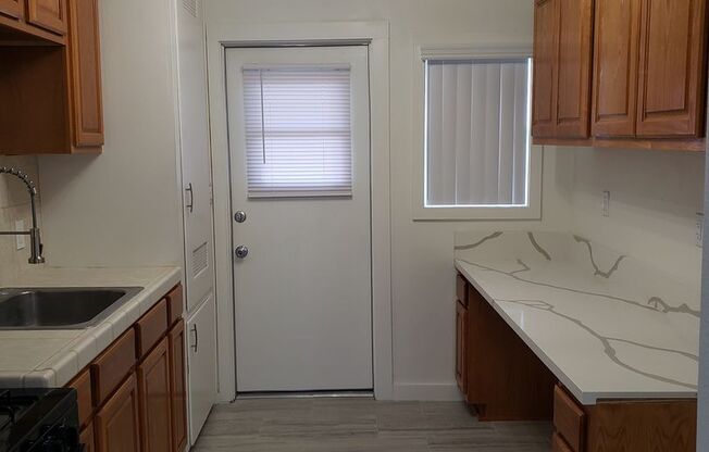 Newly Remodeled 1 Bedroom / Call or text Orlando 657-274-8756 today!