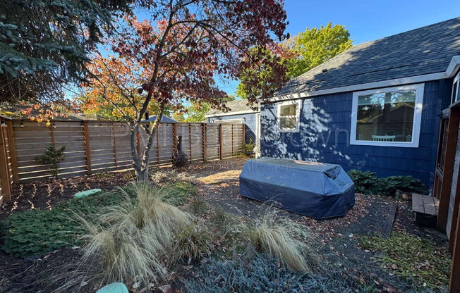 2 beds, 1 bath, 904 sqft, $2,190