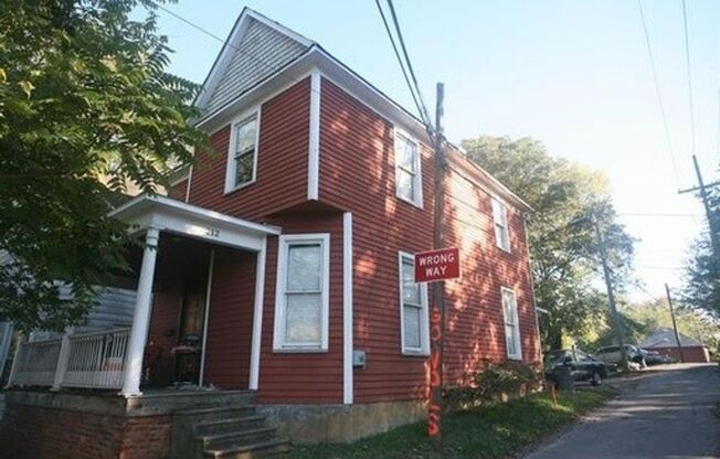 17th St #212 4BR 2BA House Red (EVIP)