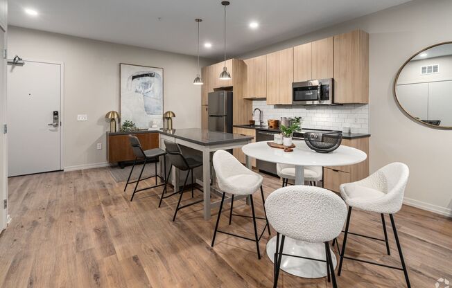 1 bed, 1 bath, 806 sqft, $2,216