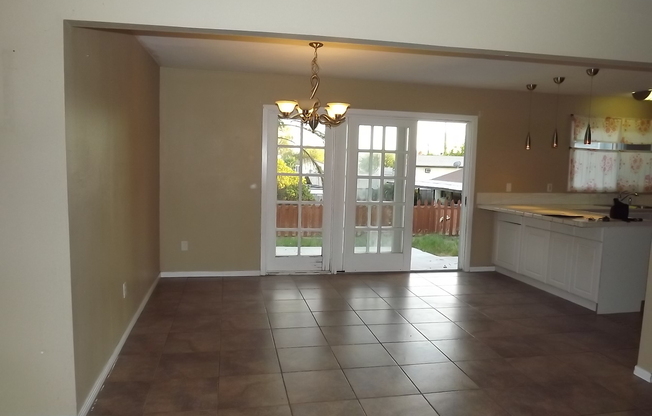 Beautiful 3 bed 2 bath home with a Huge Back Yard in Santee!