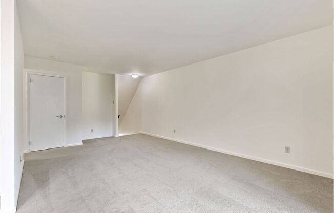 2 beds, 1 bath, 1,173 sqft, $1,770, Unit L20