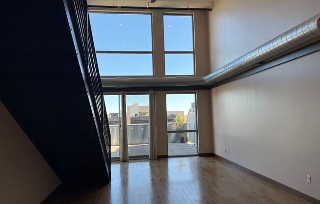 3 beds, 2 baths, $3,099, Unit #707