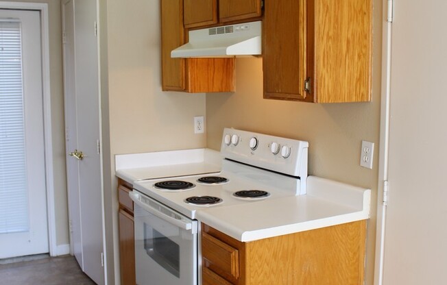 2 beds, 1 bath, 800 sqft, $1,550, Unit A