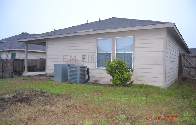 4 beds, 2 baths, $1,695