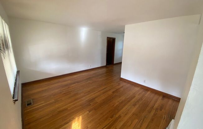 2 beds, 1 bath, $1,050