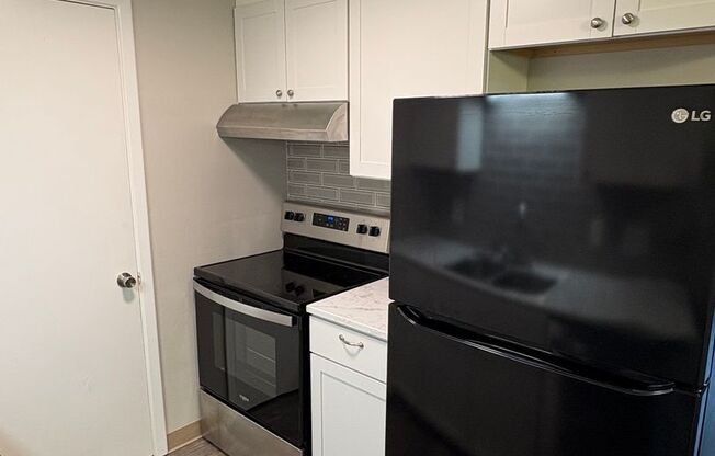 2 beds, 1 bath, 900 sqft, $900, Unit Unit 9