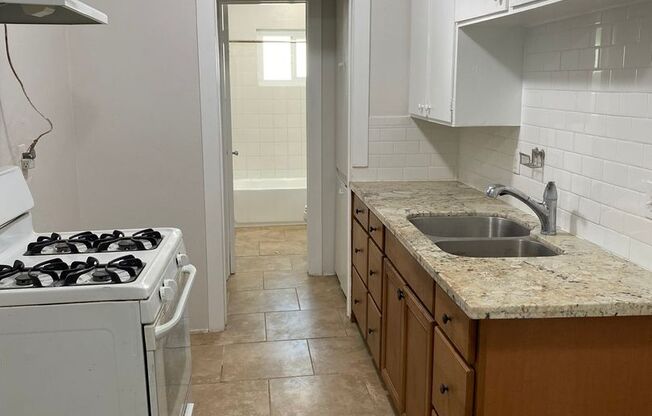 1 bed, 1 bath, 575 sqft, $1,695, Unit E