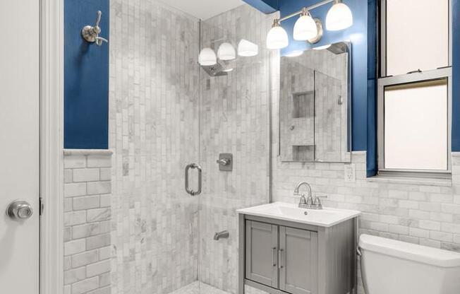 210 W 19 ST
