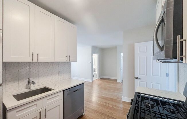 2 beds, 1 bath, 820 sqft, $2,395, Unit 1950-1Y